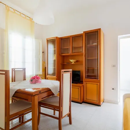 Semesterbostad 1 Bedroom Gorgeous In Taviano (Lecce)