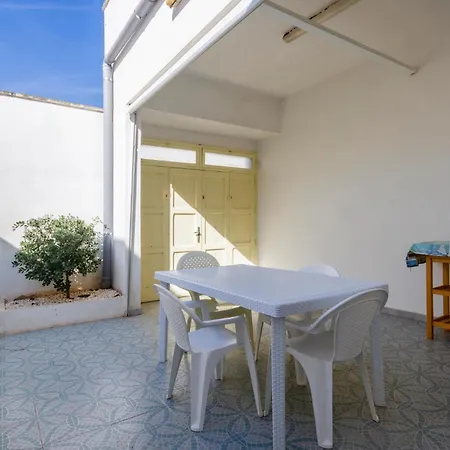 1 Bedroom Gorgeous In Taviano (Lecce)